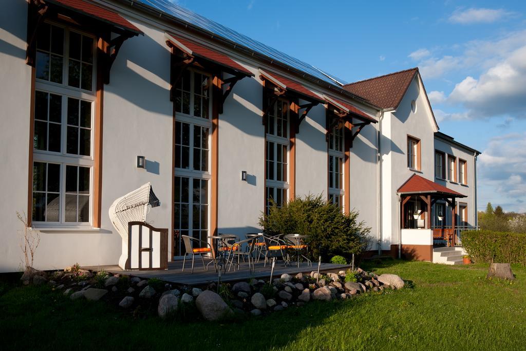 Das Haus Am Teich Gross Grabow Exterior foto